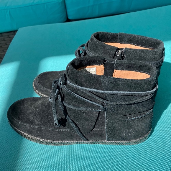 Ugg “Reid”black suede ankle height side zip moccasins, boots, size 8.5M - Picture 3 of 12